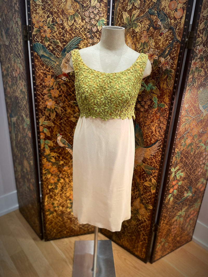 1960s Green Daisy & Bows Dress